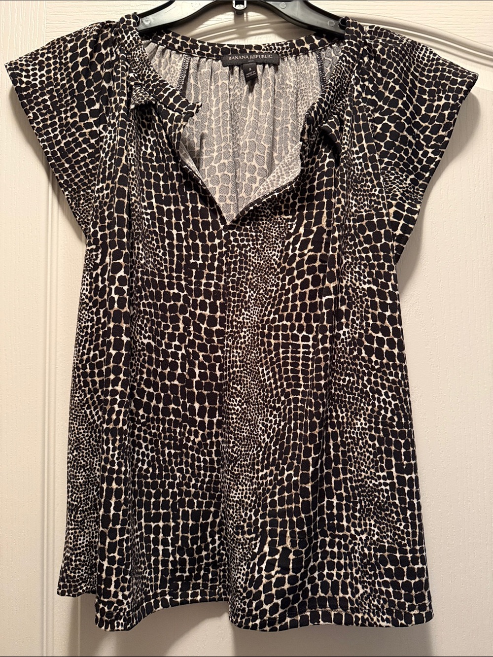 Banana Republic Black and White Patterned Cap Sleeve Blouse